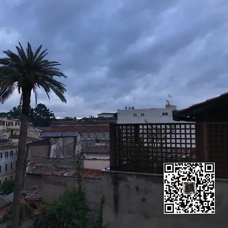 Spanish Hill Luxury Apartment